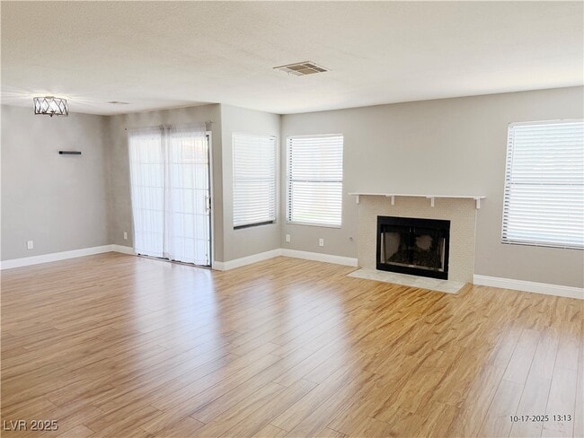 Building Photo - 2062 Club Crest Way