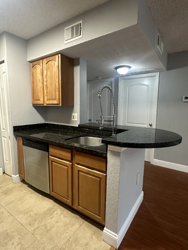 Photo - 2810 N Oakland Forest Dr Apartment