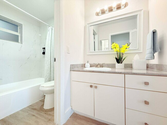 Foto del edificio - 3626 NE 168th St