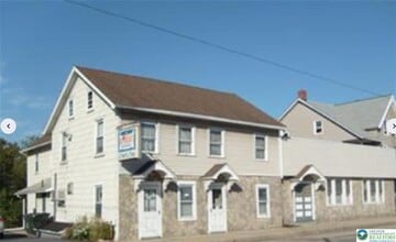 Building Photo - 702 Main St