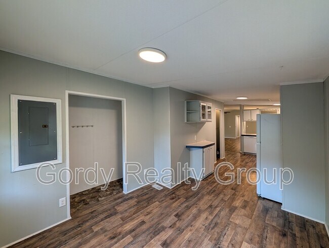 Foto del edificio - 3166 Redbud Ln