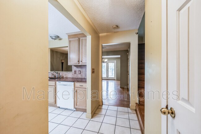 Building Photo - 111 Mohican Ave