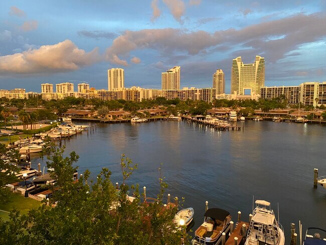 Foto del edificio - 500 Three Islands Blvd