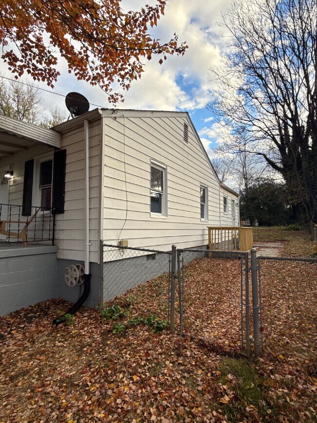 Foto del edificio - 3 bedroom / 2 Bathroom Perrymont / Sandusky Recently Remodeled Home with Fenced in Backyard