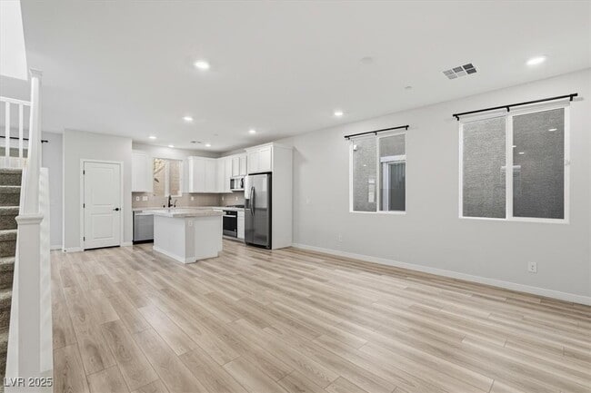 Building Photo - 8609 Faxom St