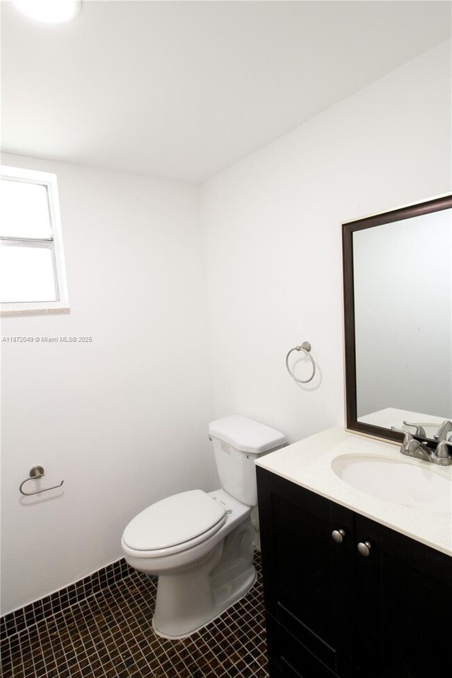 Building Photo - 9359 Fontainebleau Blvd