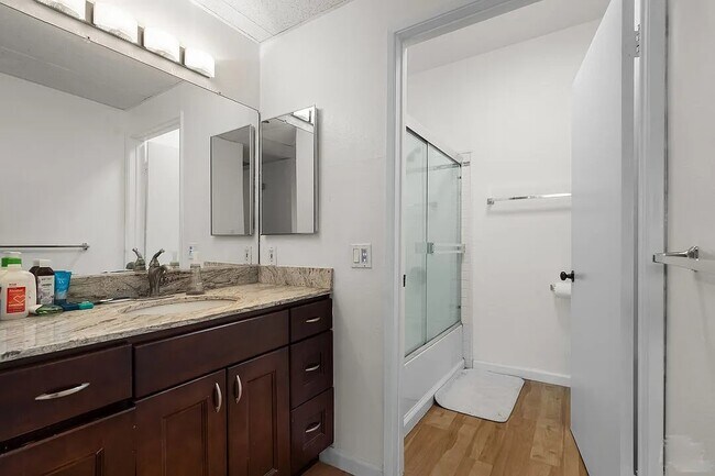 Building Photo - 209