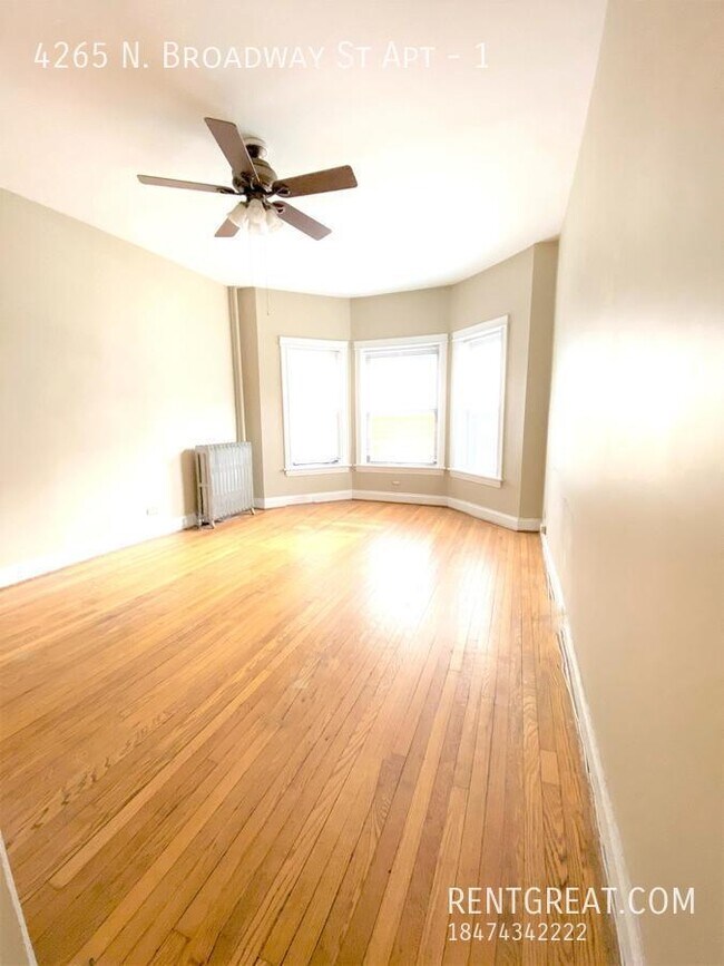 Foto del edificio - 4265 N Broadway