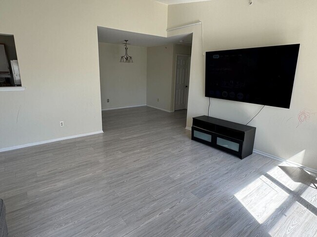 Foto del edificio - 380 Keswick Dr