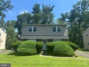 Building Photo - 610 Meadowbrook Ave