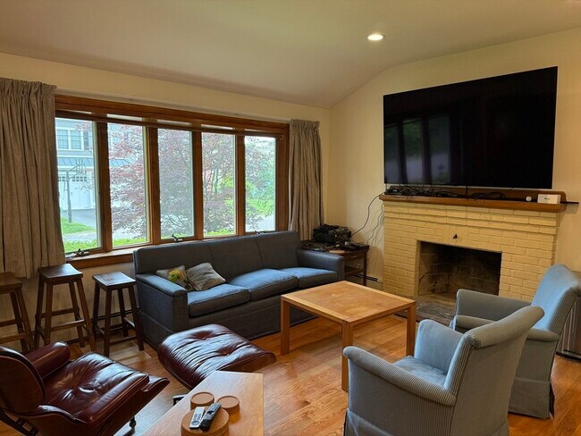 Foto del edificio - 48 Spy Pond Ln