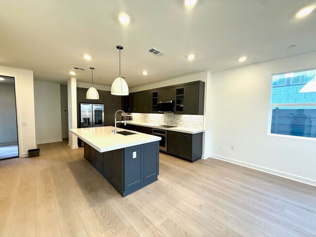 Foto del edificio - LIVE IN A NEW HOME!