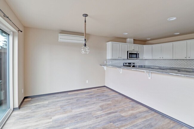 Building Photo - 45 NE Melrose Dr