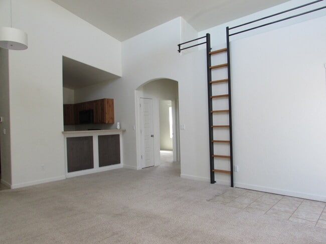 Building Photo - 388 Blue River Dr
