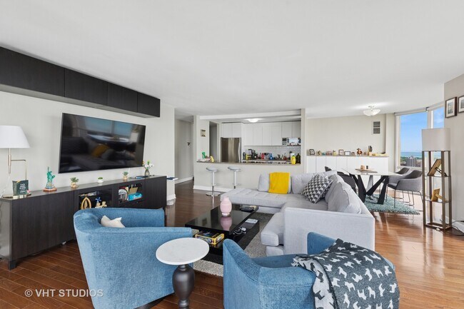Foto del edificio - 2650 N Lakeview Ave