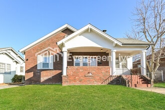 Building Photo - 316 N Hills Dr