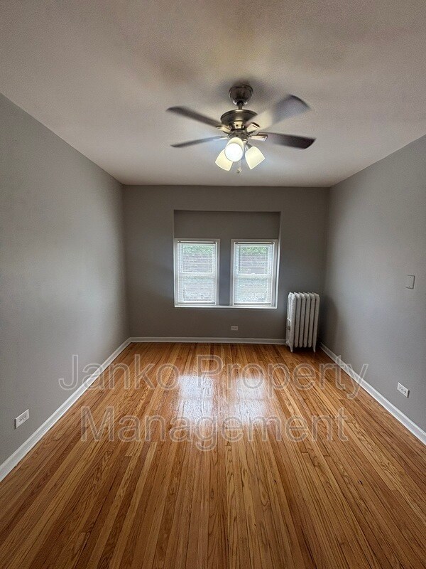Foto del edificio - 1465 E 68th St
