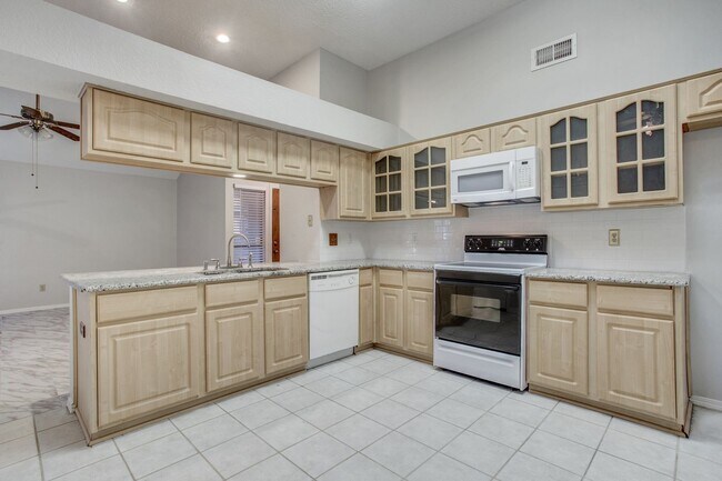 Building Photo - 573 Grace-