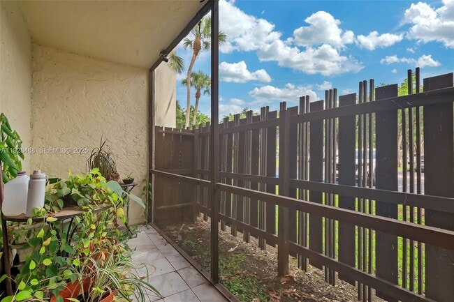 Foto del edificio - 14250 SW 62nd St