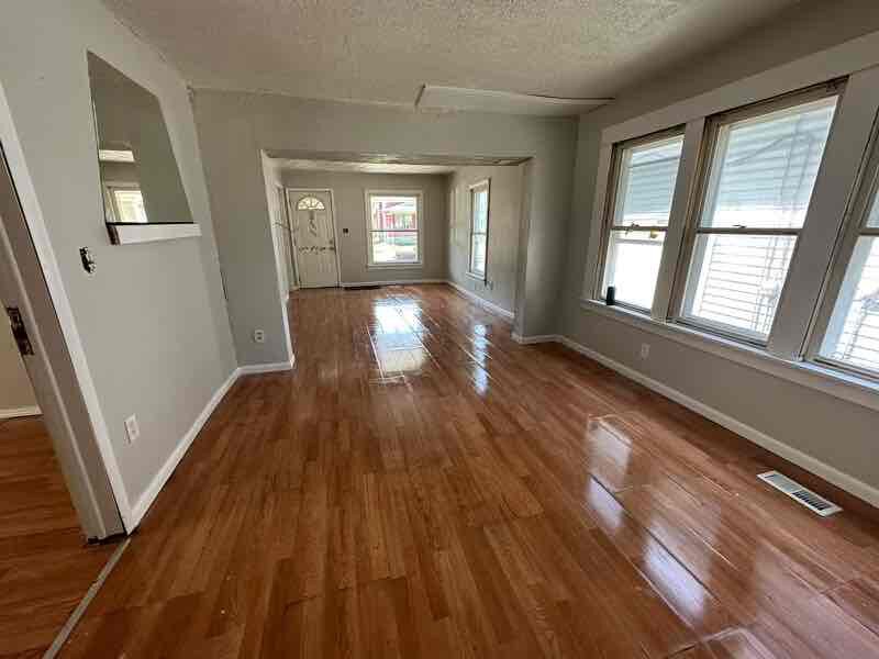 Foto principal - 737 Clark St