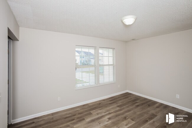 Building Photo - 145 Fox Grove Cir
