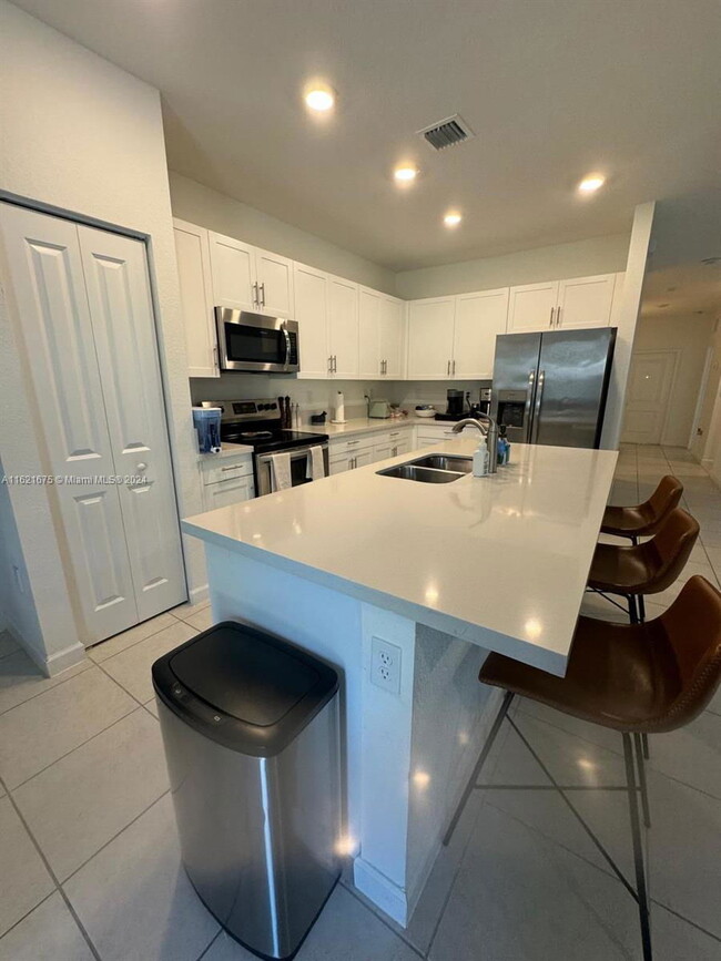 Building Photo - 24359 SW 118 Ct