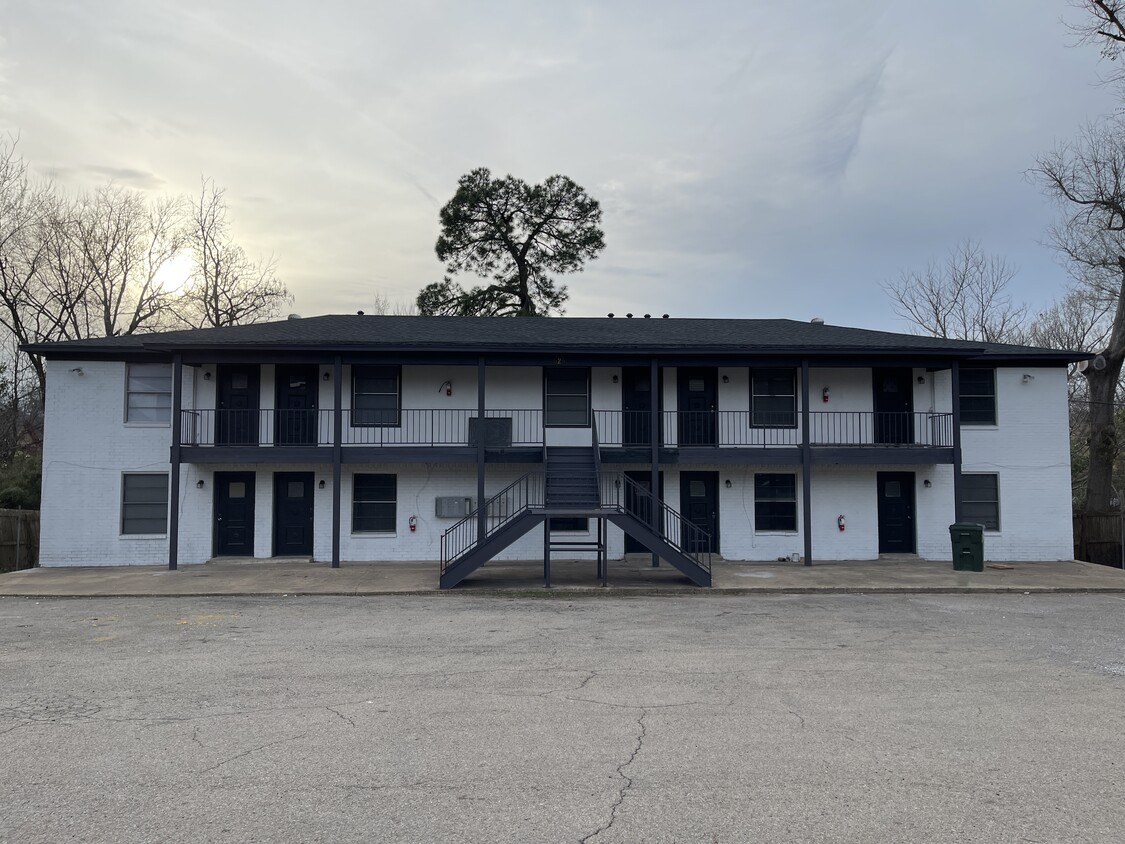 Primary Photo - Augusta Apts