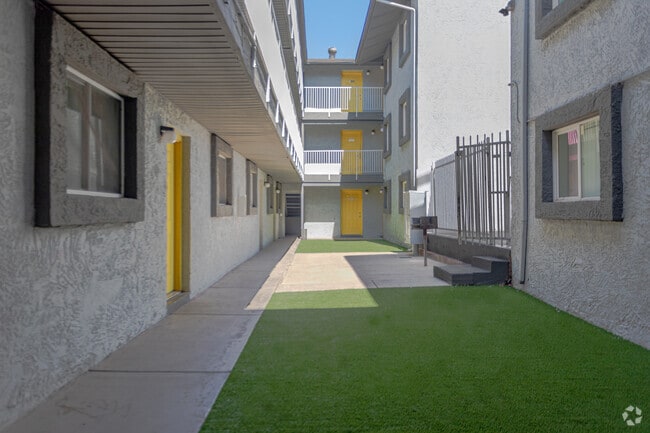 Exterior Courtyard - The Canvas Apartments