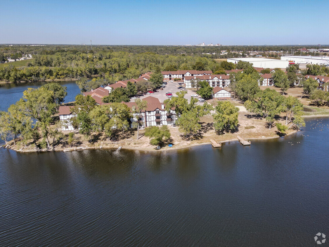 Primary Photo - Magnolia Lake Apartments