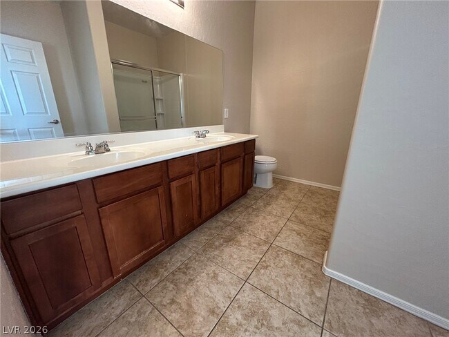Building Photo - 6868 Sky Pointe Dr