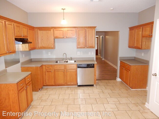 Building Photo - 6129 Woodstock View Dr
