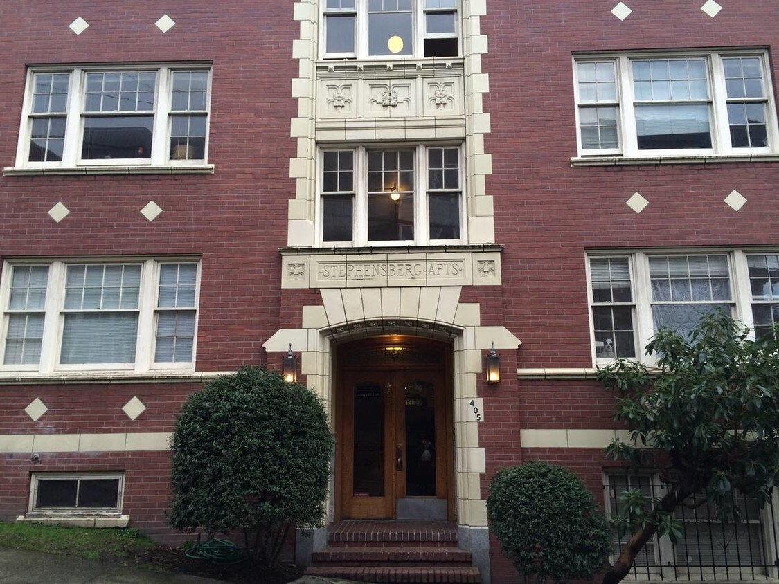 Foto principal - 405 E Olive St