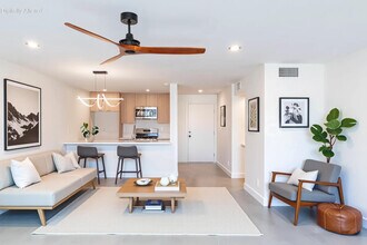 Building Photo - 1400 E Palm Canyon Dr