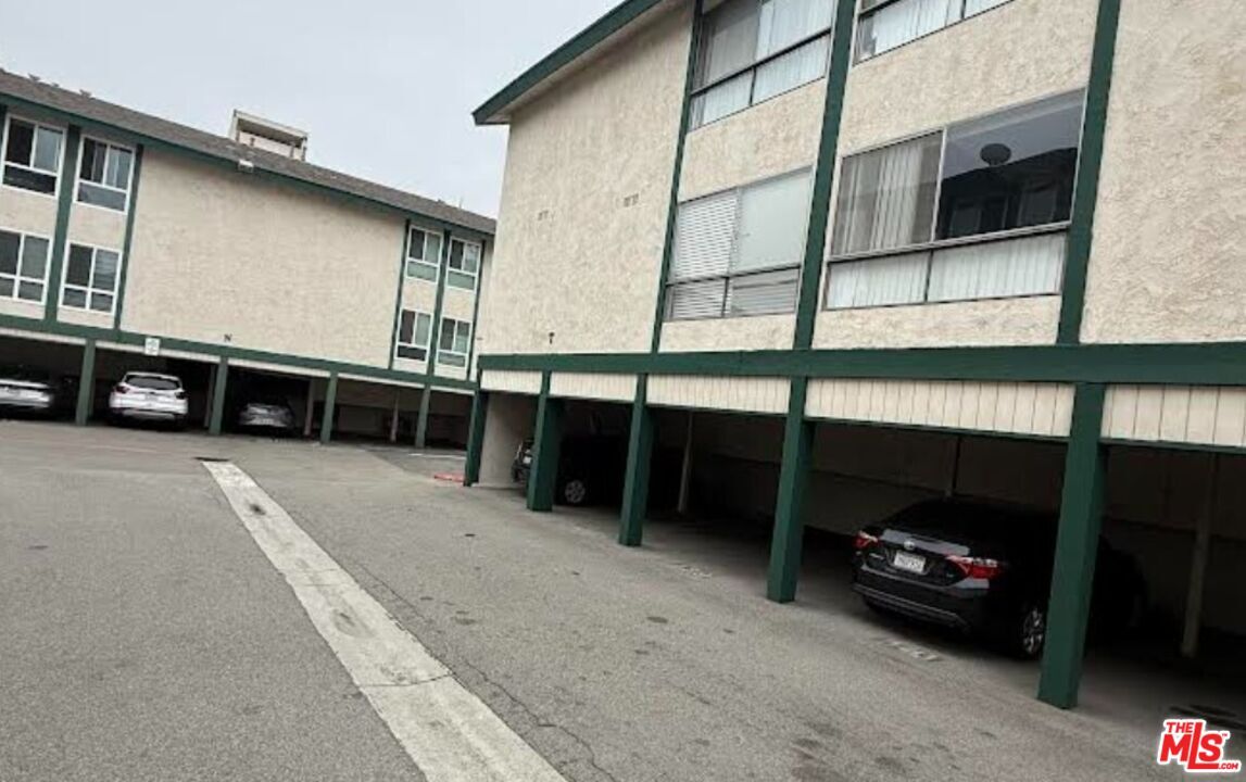 Foto del edificio - 15237 Santa Gertrudes Ave