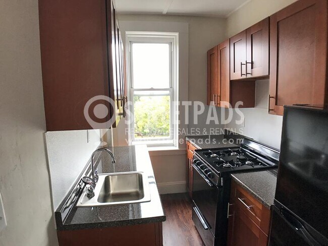 Building Photo - bedroom in Boston MA 02215