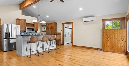 Building Photo - 385 Neuman St