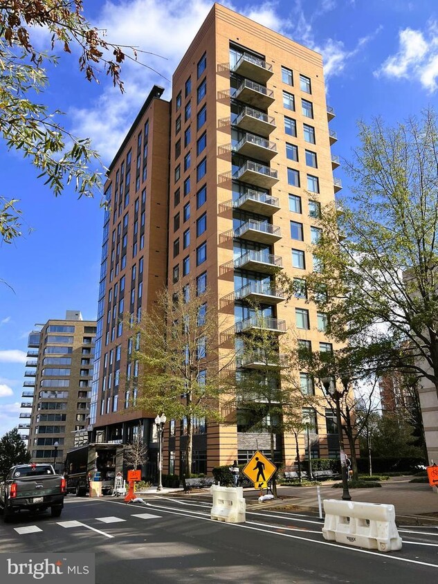 2000 Clarendon Blvd Unit 301, Arlington, VA 22201 - Condo for Rent in ...