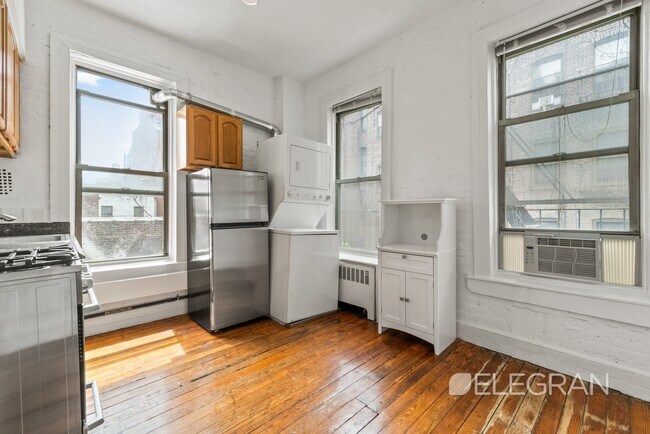 Foto del edificio - 348 E 78th St