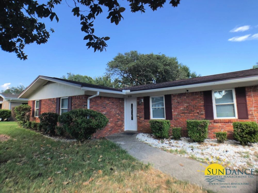 Foto principal - 616 Camborne Ave NE