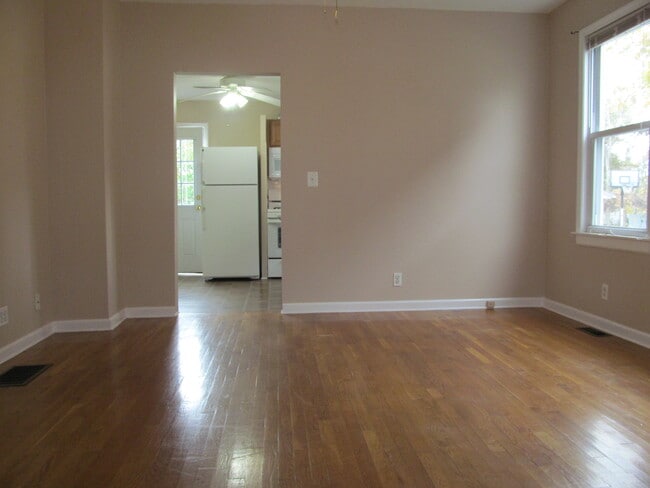 Building Photo - 16 Codington St