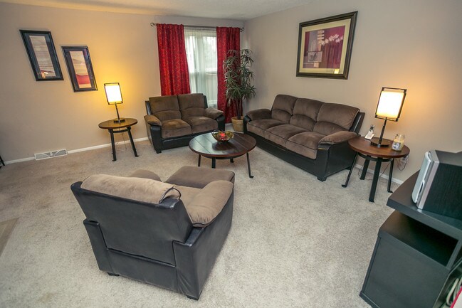 Building Photo - 4240 E Maplewood Way