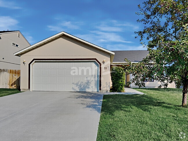 Building Photo - 211 Parkmont Way