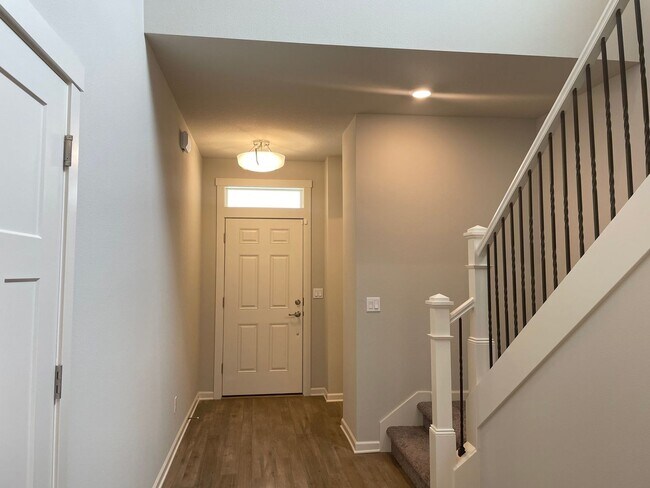 Building Photo - 4 Bed 2.5 Bath Home! Located near the Ridgefield Outdoor Recreation Center, equestrian facilities...