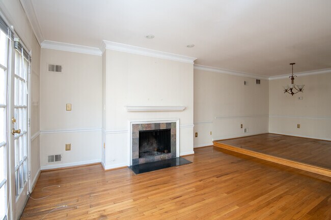 Foto del edificio - 4450 MacArthur Blvd NW