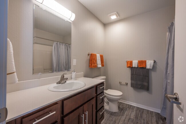 Baño - Paige Pointe Townhomes