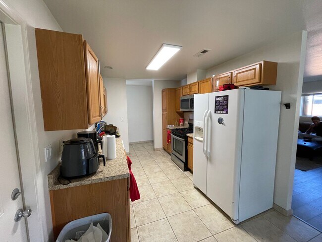 Building Photo - Amazing 4 Bedroom in the Heart of SD!