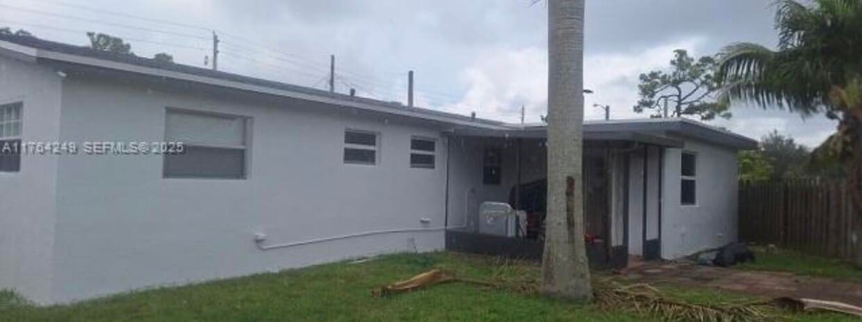 Building Photo - 3961 Park Ln