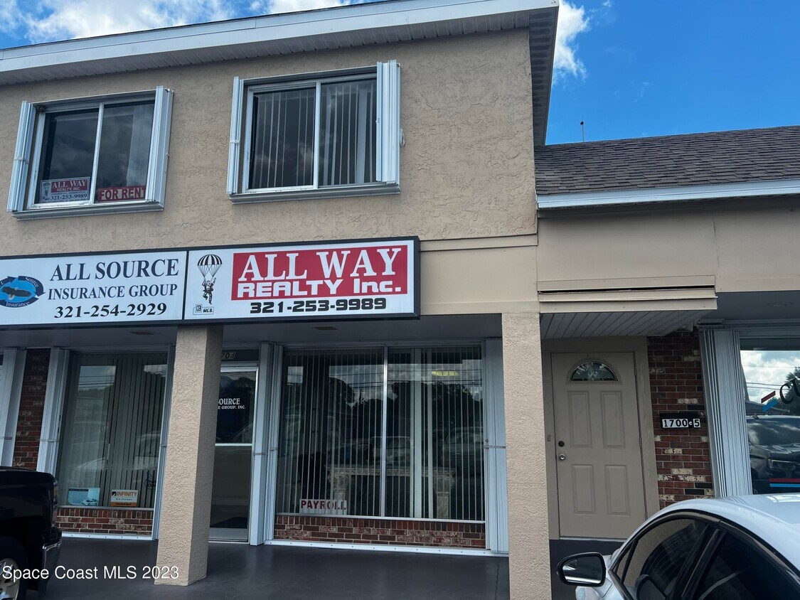 Foto principal - 1692 Aurora Rd