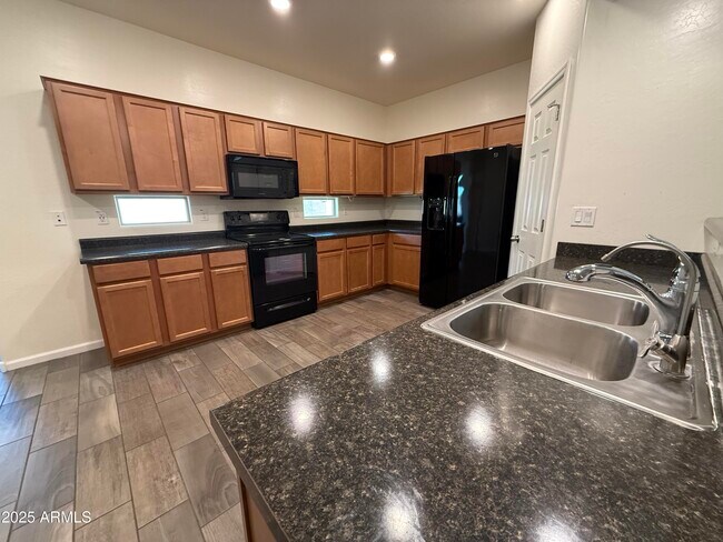 Building Photo - 888 E Aberdeen Dr