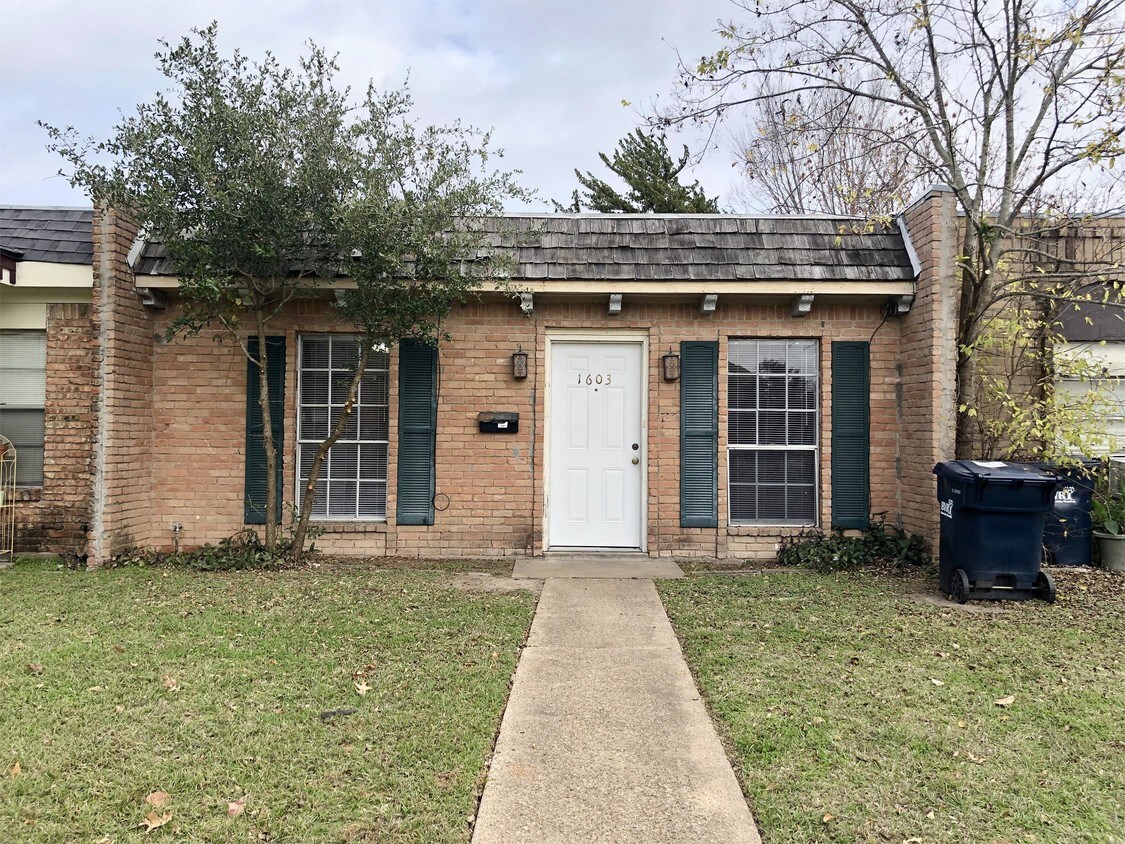1603 Welsh Ave, College Station, TX 77840 Townhome Rentals in College